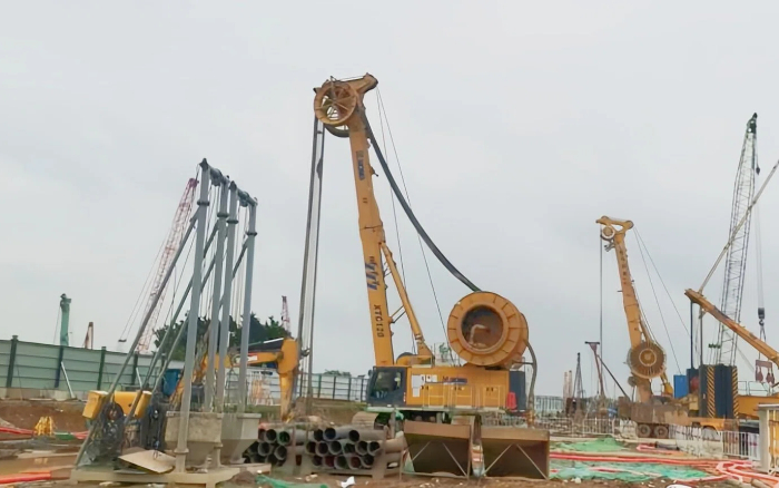 星空官网 XTC120 双轮铣，攻克机场隧道复杂地质！