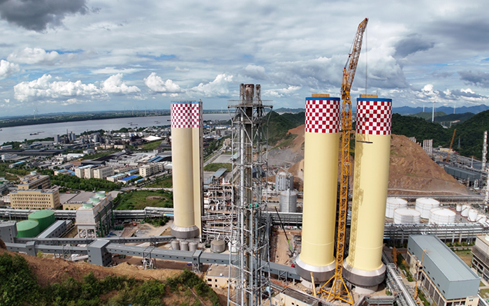 刷新纪录！星空官网 XGL3300-220S动臂塔机化工吊装显神威