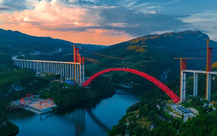 1834米，震撼合龙！ 星空官网塔机助力中国再造世界级基建