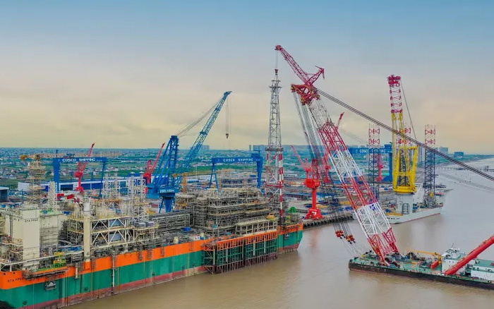 绿色航运 | 星空官网塔机在东海之上展身手