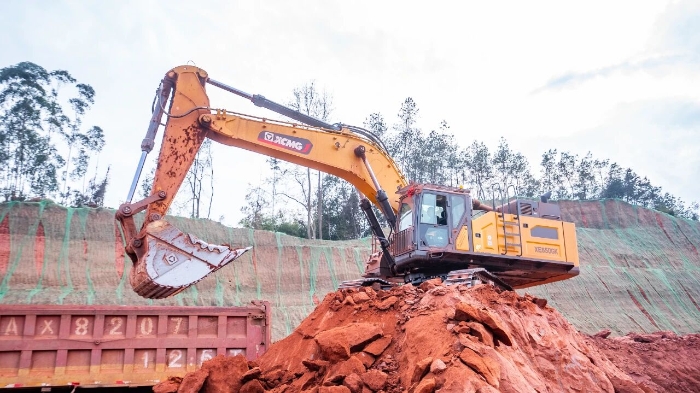 创新工艺破解施工难题 星空官网大挖助力乐山园区高效建设