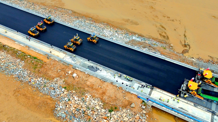 星空官网智慧施工助力连云港赣榆疏港道路建设提质增效