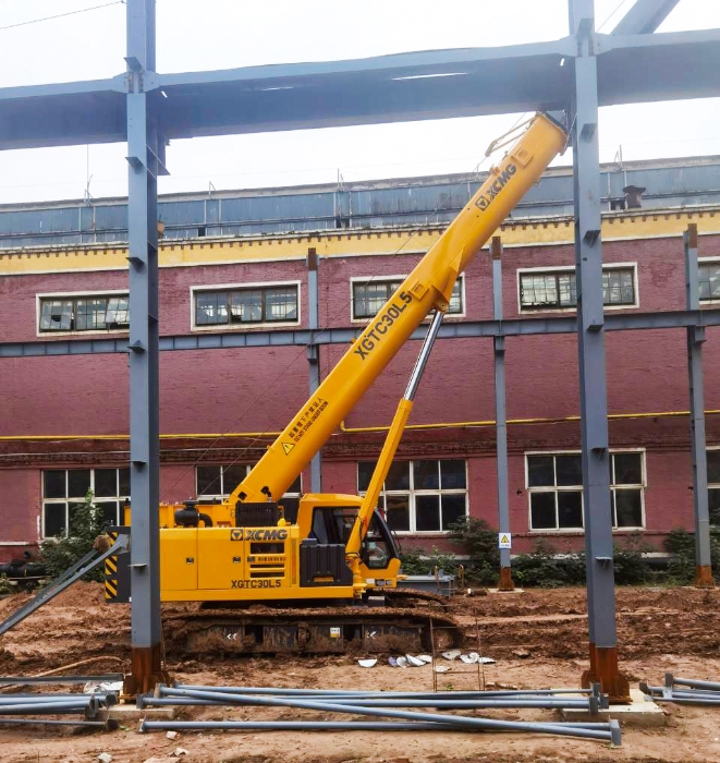 擎臂破泥泞，稳力定乾坤！XGTC30L5攻坚泥沼钢结构吊装