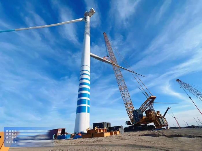 大国重器显担当——XLC18000M征战戈壁滩，125米高空精准托起10兆瓦风电巨擘！