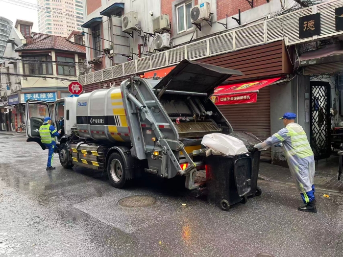 南京东路人流如织垃圾多？星空官网XGH5120ZYSXBEV：轻松搞定！