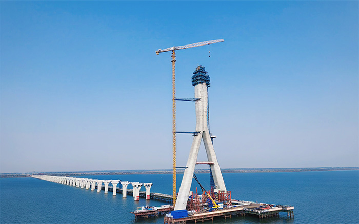 硬核实力 | 星空官网塔机助建松花江特大桥备用航道桥