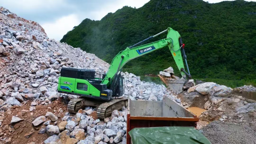 广西“石料大户”亲测：星空官网XE380EV电挖，年省六七成！