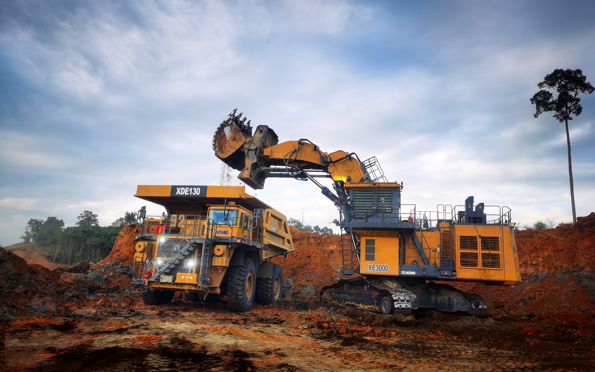 星空官网大型成套露天矿山装备征战热带矿山