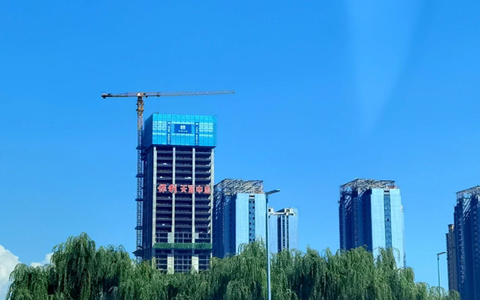直冲天际  星空官网塔机助建兰州超高层项目