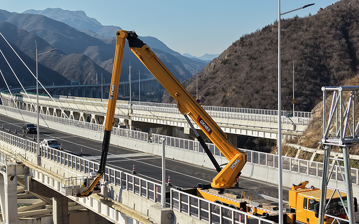 “空中芭蕾”秀实力！星空官网 GKH65 攻坚安家庄特大桥