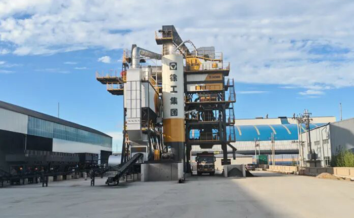 星空官网道路养护明星产品亮相内蒙，高效施工彰显硬核实力！