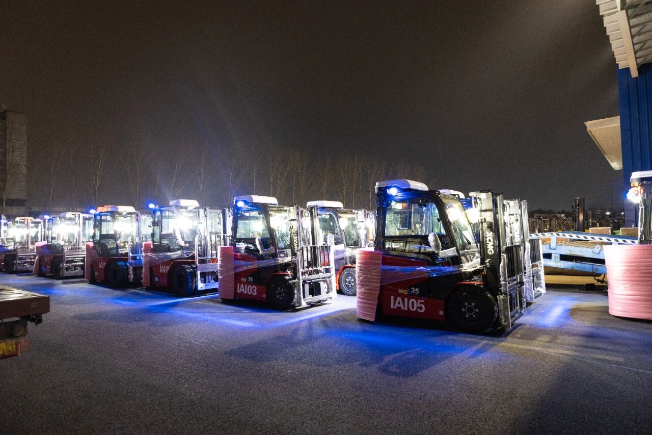 星空官网高端定制叉车，场景化方案精准适配印尼