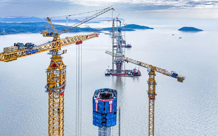 世界级跨海工程，双主塔封顶