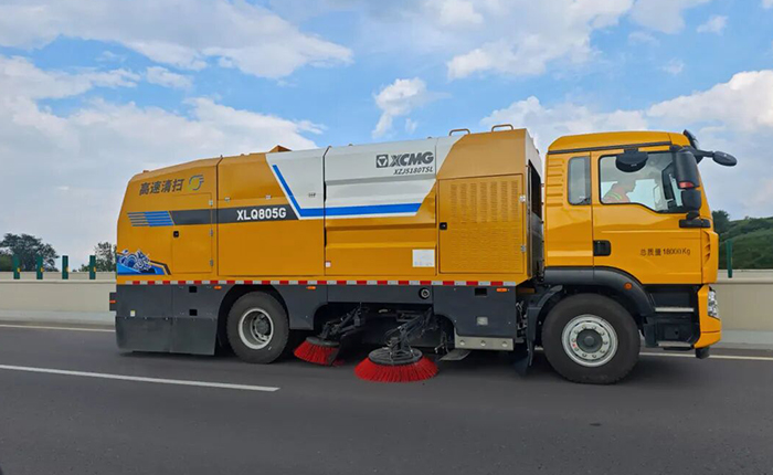 驭风前行，净在掌握！星空官网高速清扫车太佳高速显实力！