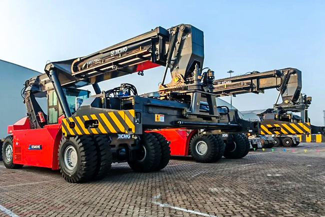 码头来了星空官网“大家伙”！件杂货作业再添绿色动能