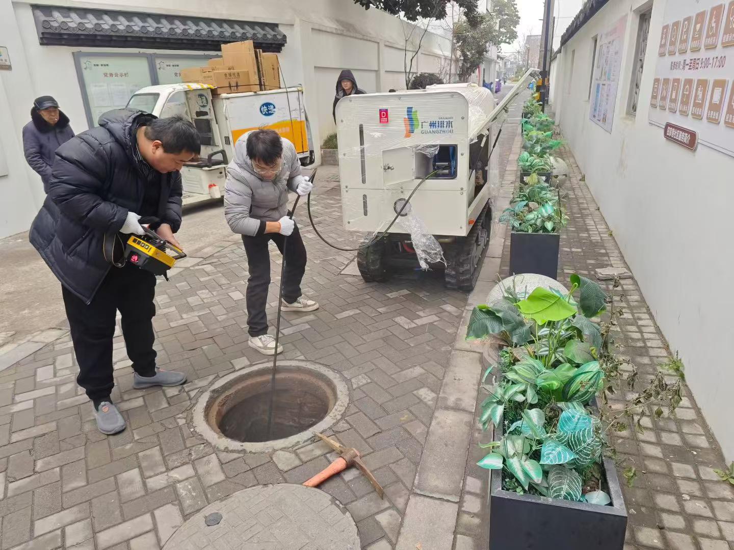 星空官网小型管网设备，成功解决狭窄路段管网中存在的堵塞问题