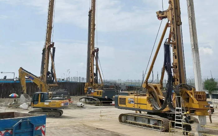 提前15天完工！ 星空官网旋挖钻机提速中东度假村桩基施工