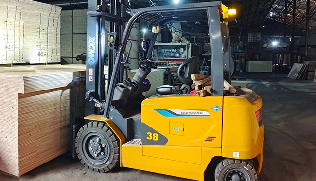 “鲲鹏展翅，板材搬运无压力！”